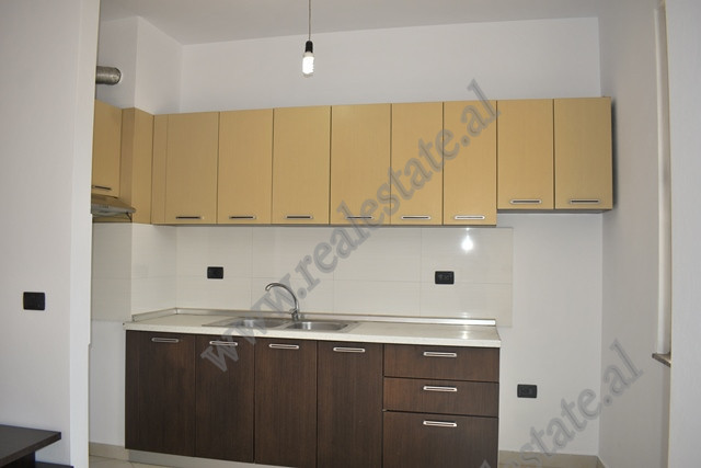 Apartament 1+1 per shitje ne zonen e Astirit ne Tirane